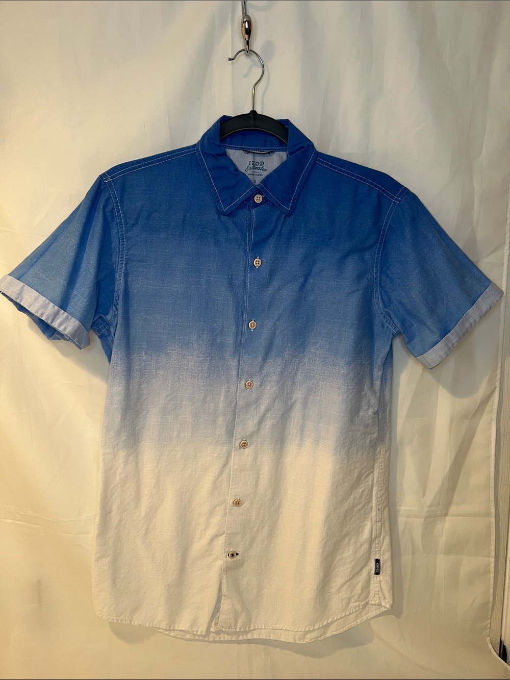 Izod Men's Blue to White Ombre Short Sleeve Button-Down Shirt - Gradient